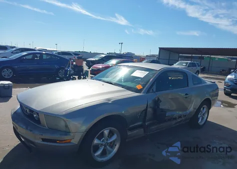 2008 Ford Mustang V6 Deluxe/V6 Premium z USA, uszkodzony, nr VIN 1ZVHT80N985126714
